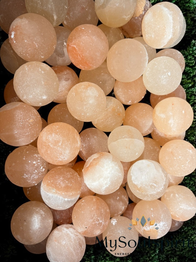 Himalaya Salz Kugel – natürliches Salz ohne Zusatzstoffe.