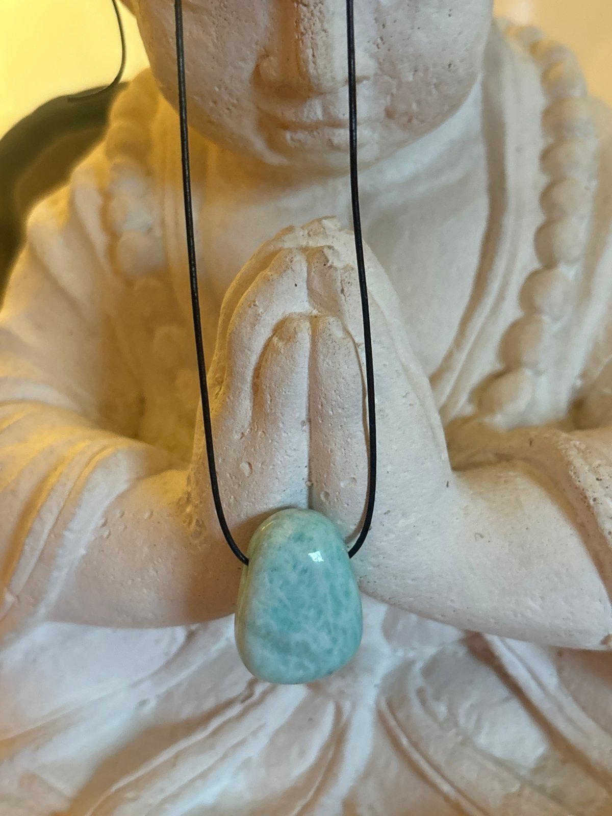 AMAZONIT "Drop Shape" gebohrter Kettenanhänger mit Lederband - Kettenanhänger gebohrt