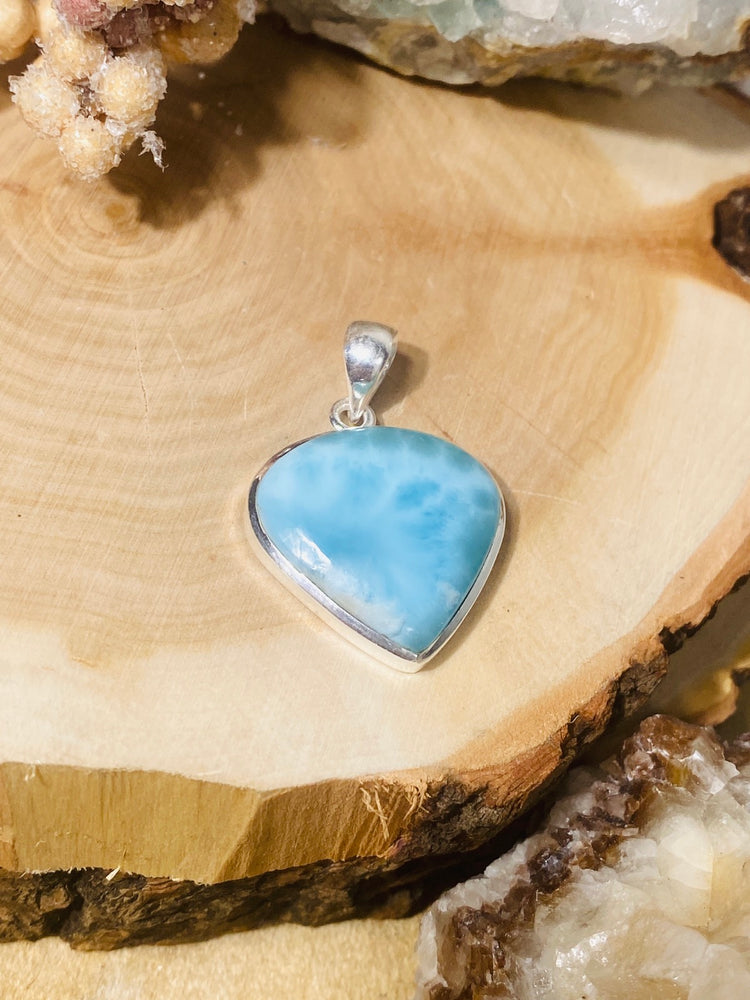 Heilsteine, Schmuck und Armbänder aus Larimar.