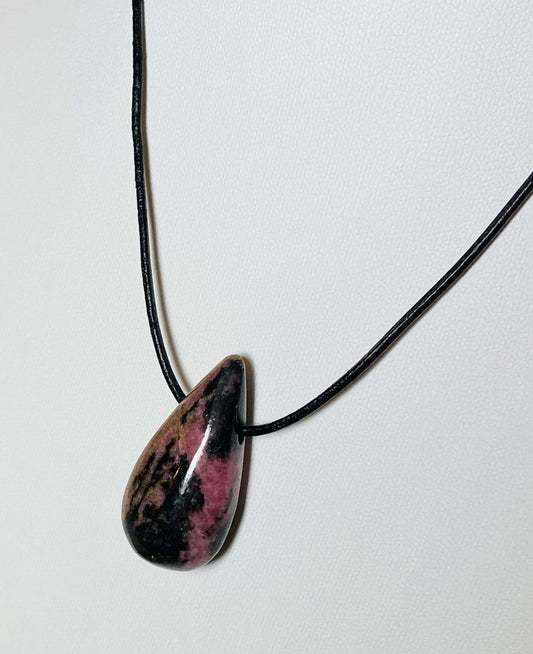 Rhodonite Drop Shape avec bracelet en cuir