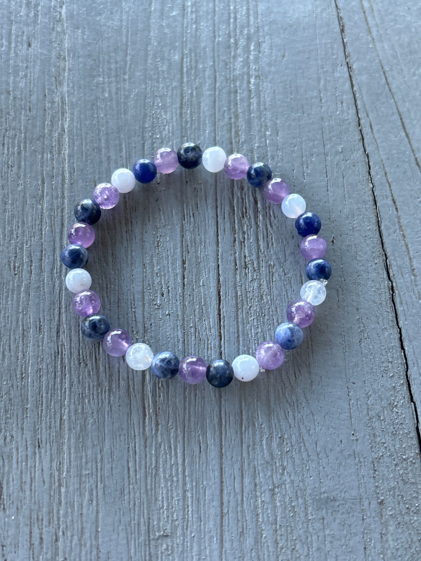 Bracelet "BLUTDRUCK" Sodalite, améthyste et calcédoine bleue