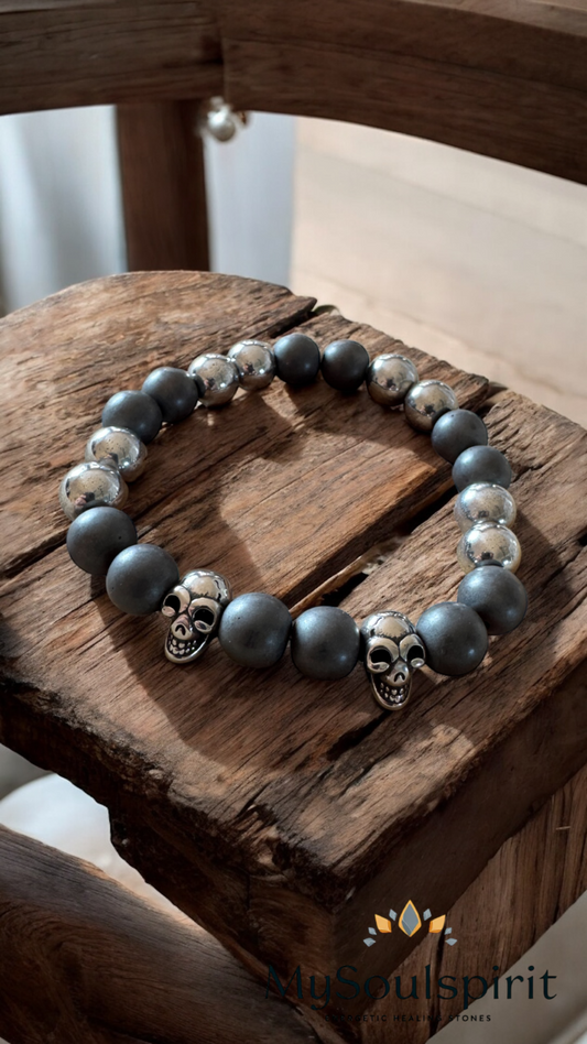 Männerarmband aus Hämatit mit Totenkopf Charms