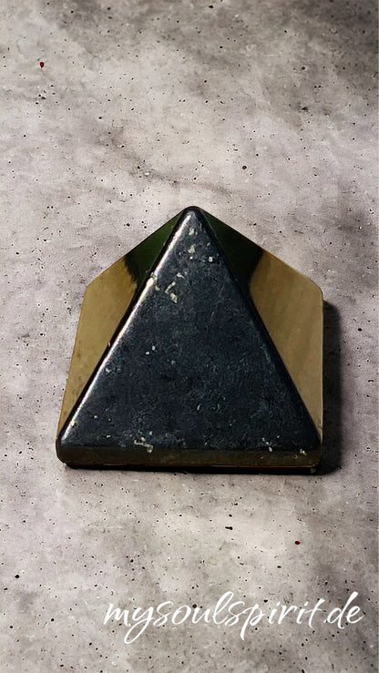 Pyramide de shungite