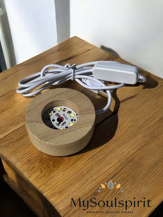 LED-Leucht-Ring aus Holz mit USB-Stecker als Heilstein-Ständer mit Beleuchtung