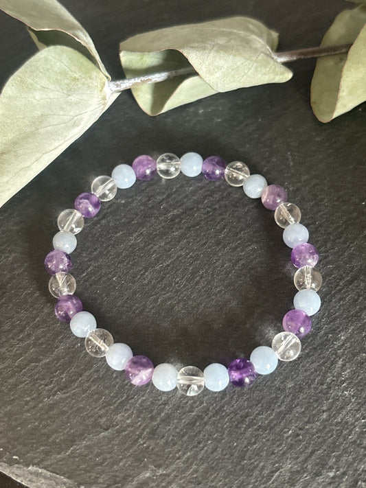 ARMBAND "Fokus & innere Ruhe" aus Anhydrit, Amethyst und Bergkristall