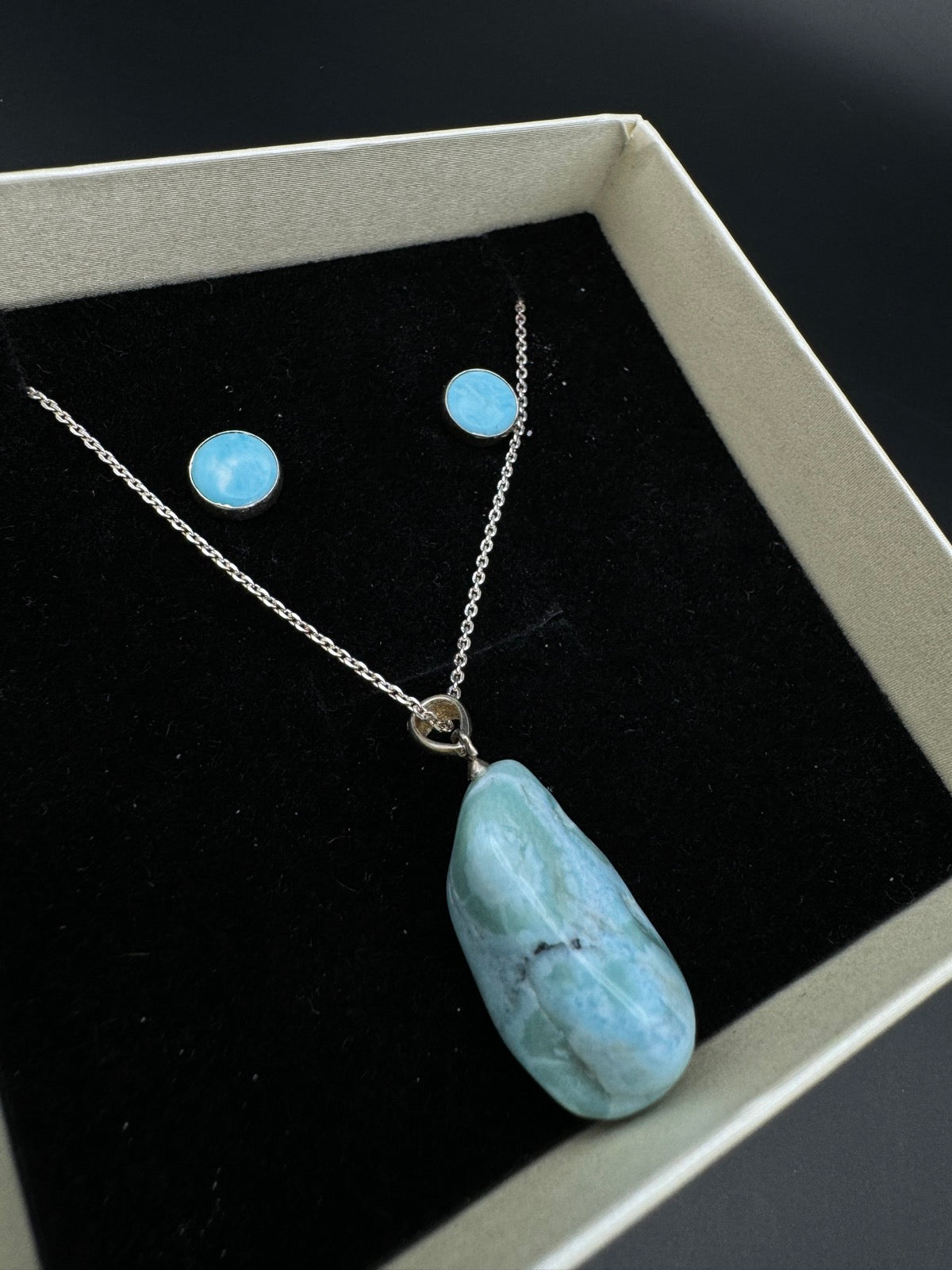 LARIMAR -Set mit Splitter-Armband, Kettenanhänger und Ohrstecker in Geschenkbox