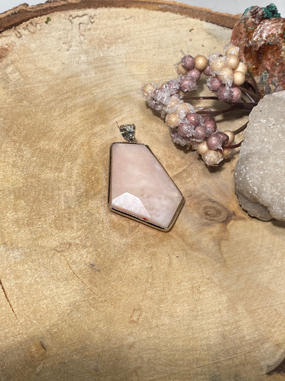 Pink Opal Anhänger ca 44x27 mm silberfarben