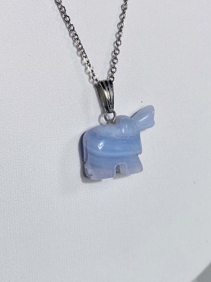 Blauer CHALCEDON Anhänger "Elefant"