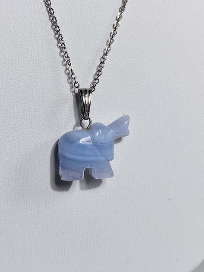 Blauer CHALCEDON Anhänger "Elefant"